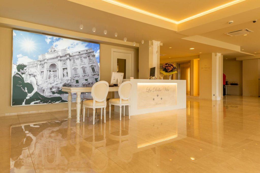 La Dolce Vita Hotel Menton Exterior photo